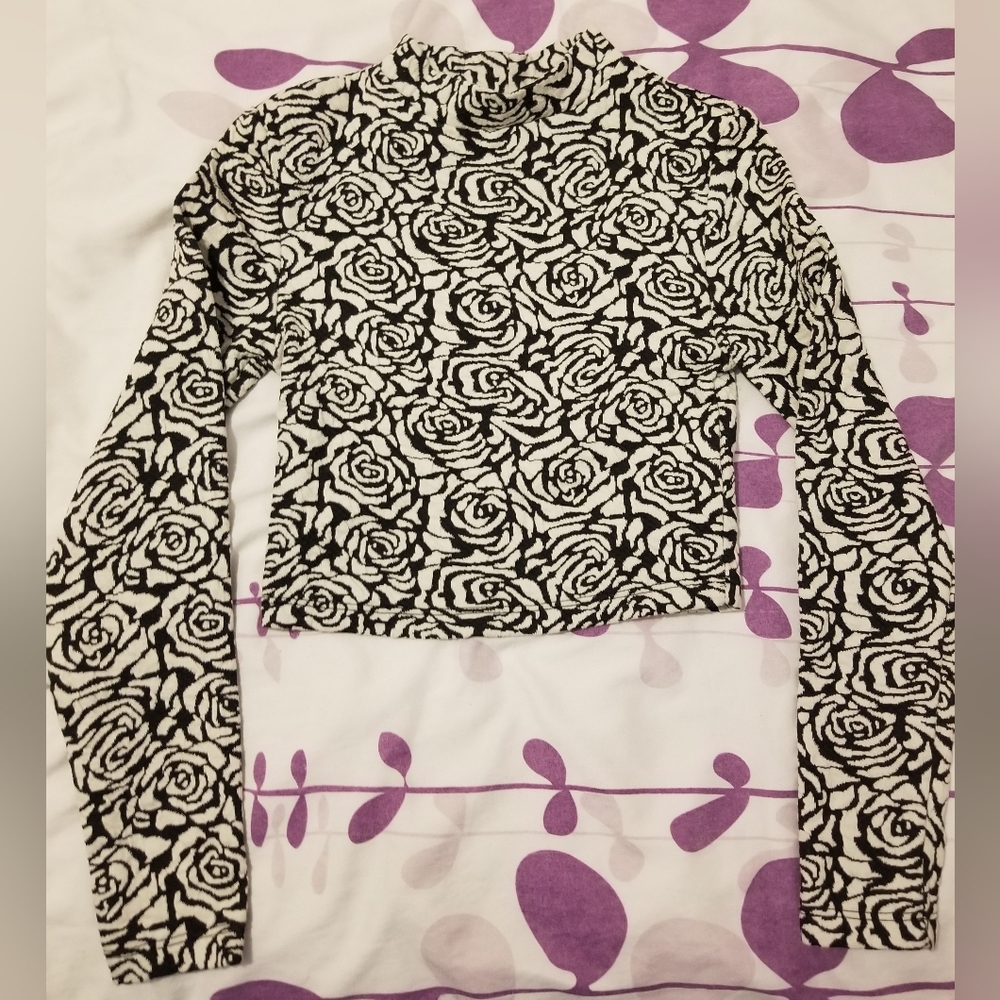 H&M - Cropped Rose Top